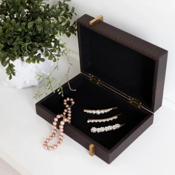 Large Snake print faux leather jewelry box with attached lid - 1 piece - Picture 5 of 6